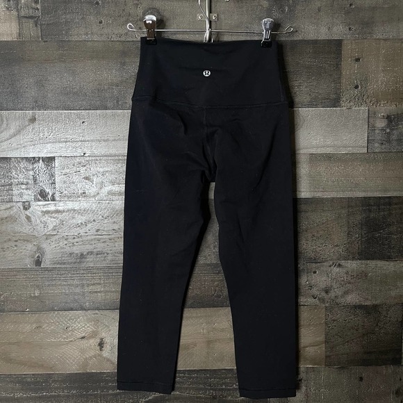 SOLD Lululemon High Rise Crop Pants 6 - Picture 4 of 7